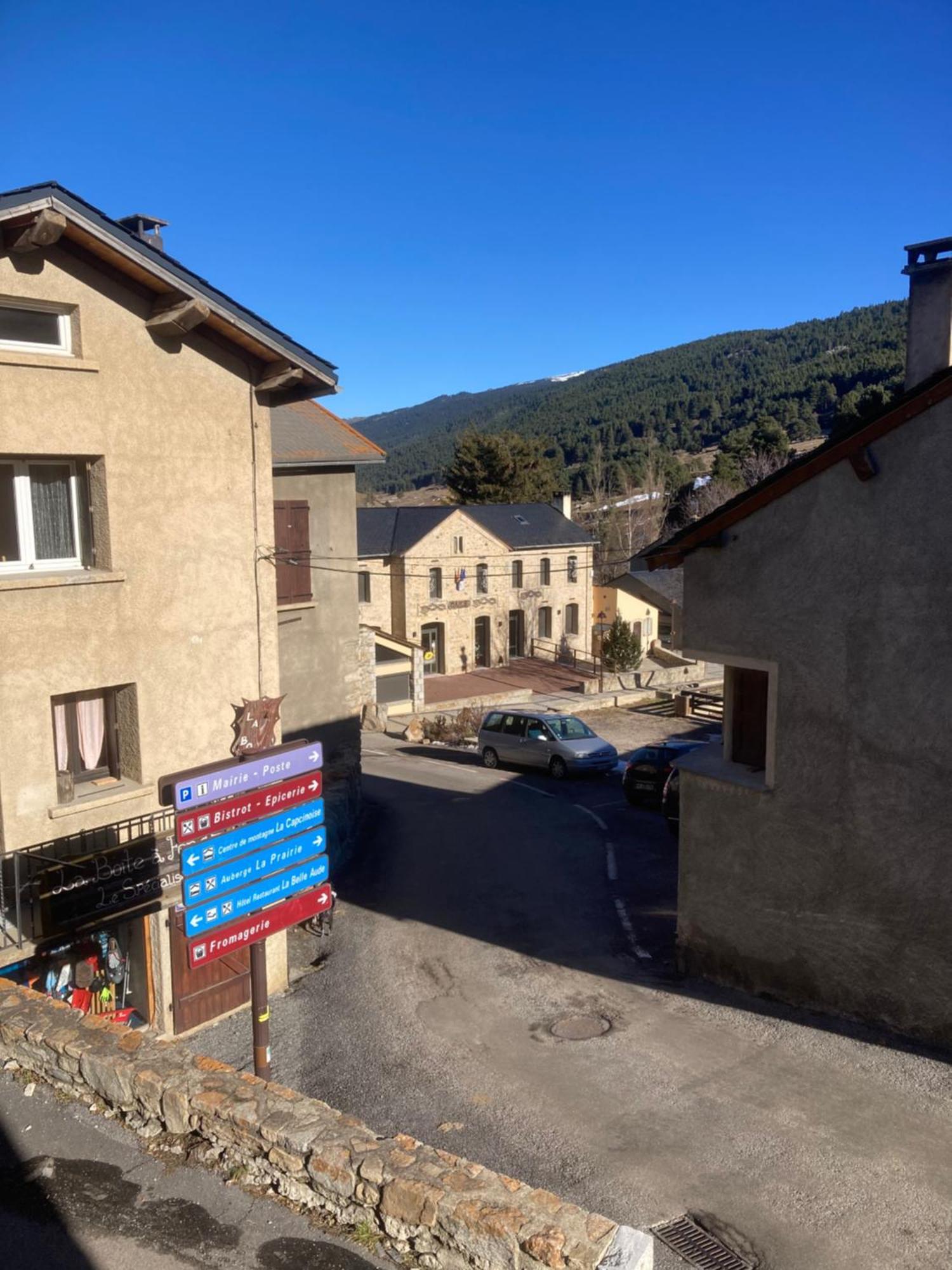 Maison Canelle Le Clos Des Ours Matemale Exterior photo