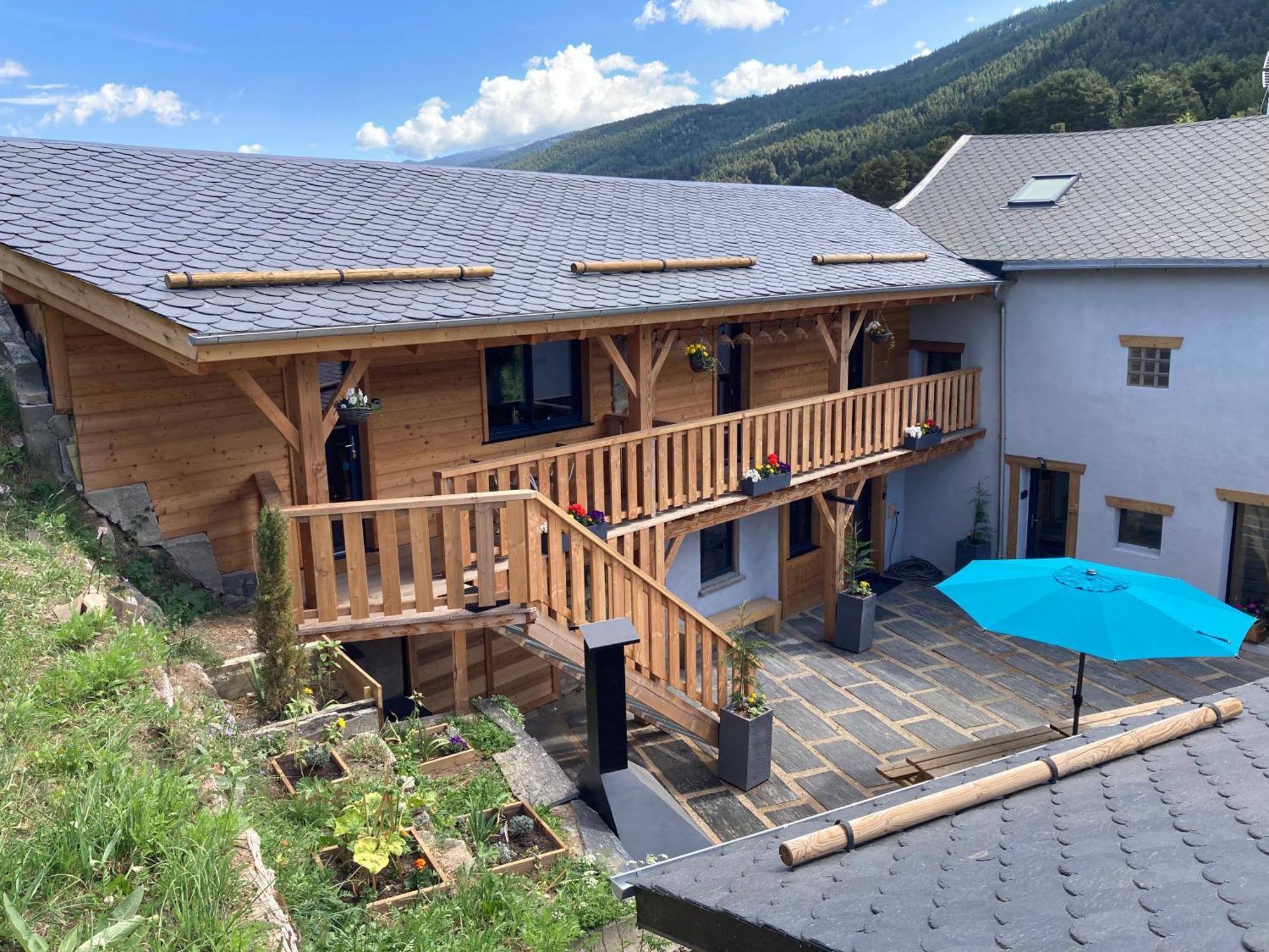 Maison Canelle Le Clos Des Ours Matemale Exterior photo