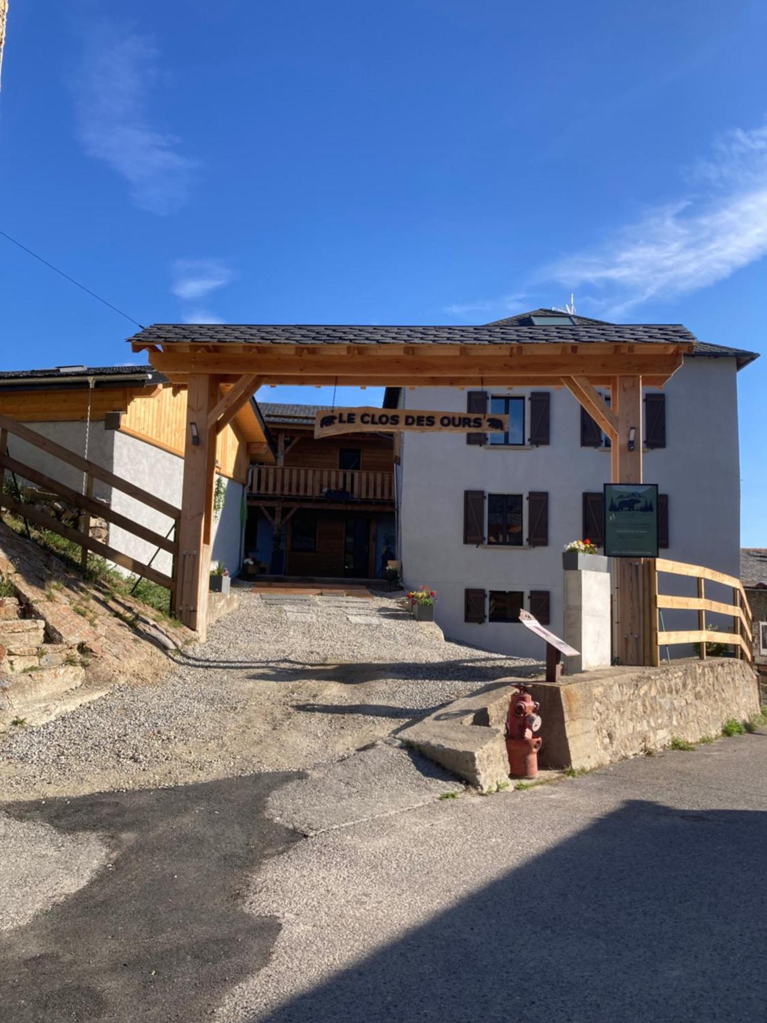 Maison Canelle Le Clos Des Ours Matemale Exterior photo
