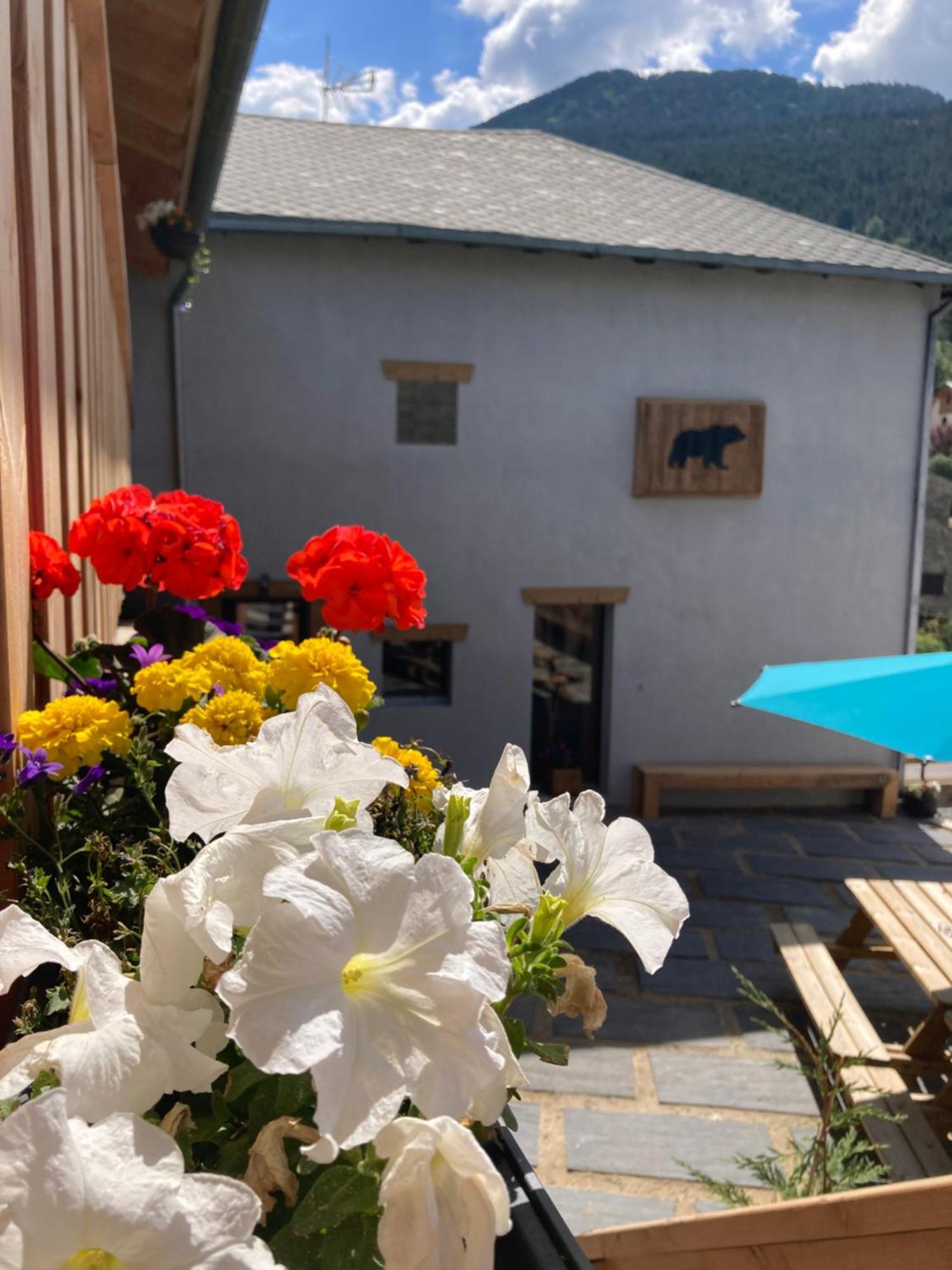 Maison Canelle Le Clos Des Ours Matemale Exterior photo